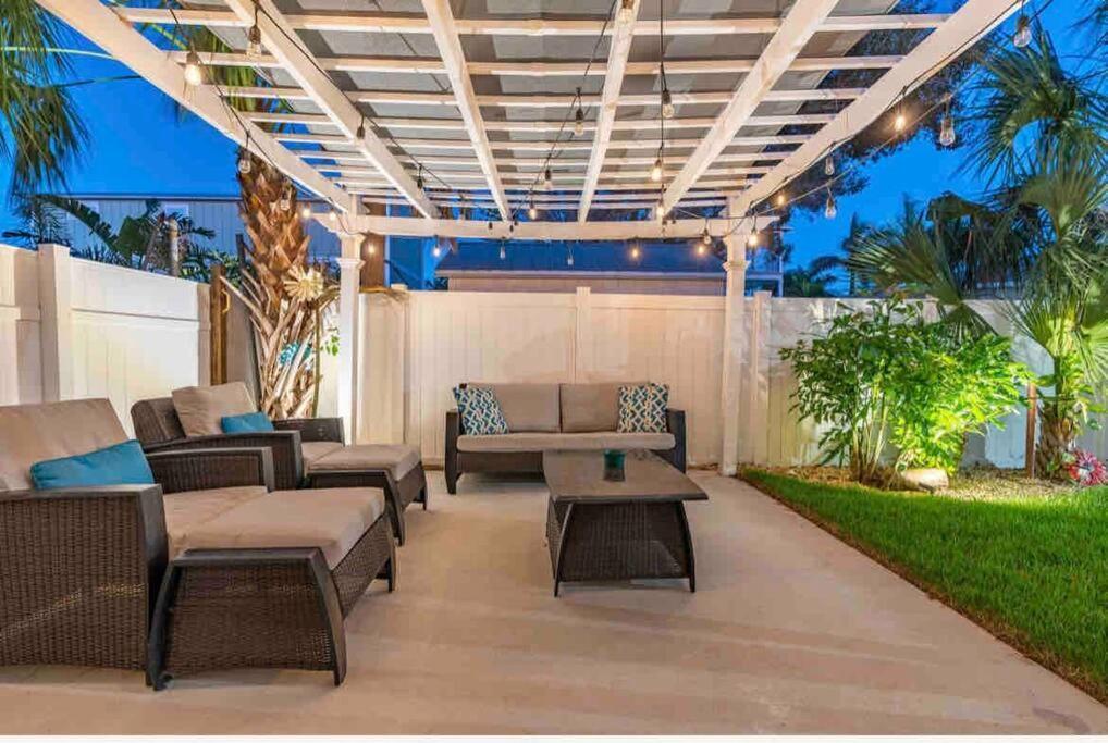 Lovely 2 Bedrooms, Steps Away From The Beach. Bradenton Beach Exterior foto